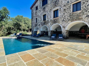 Mas Puig De Baix with private Pool and gardens